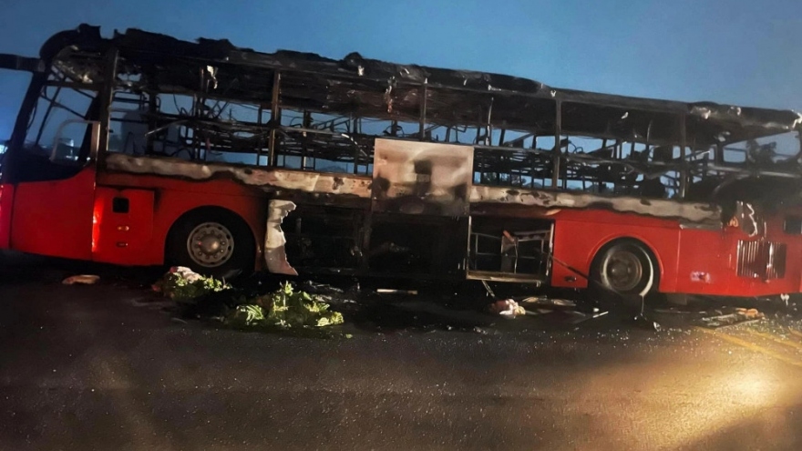 30 escape sleeper bus fire on national highway